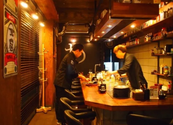 이자카야 2개지점에서
프리랜서 대표까지 - 2