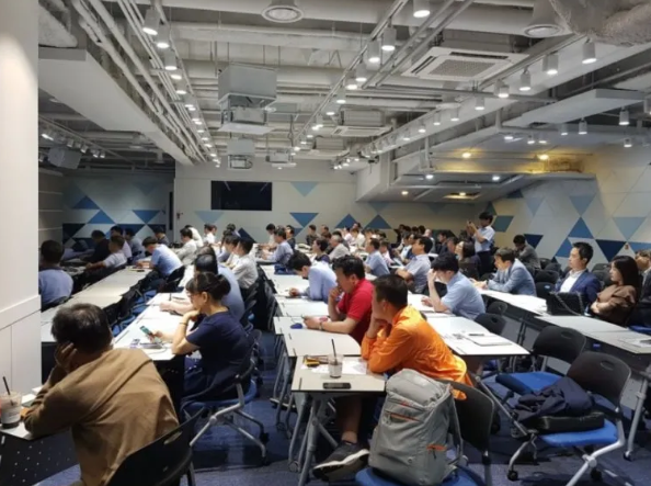 이자카야 2개지점에서
프리랜서 대표까지 - 9